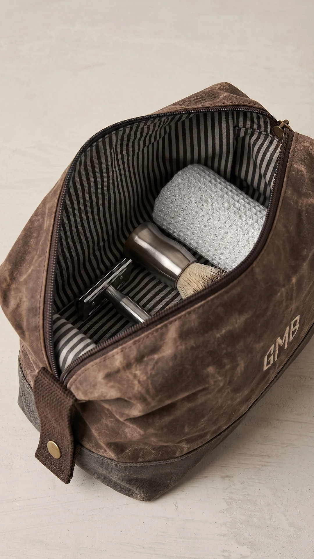 The Executive Dad Gift Bundle | Personalized Travel & Workday Gift Set - Signature - Image 10
